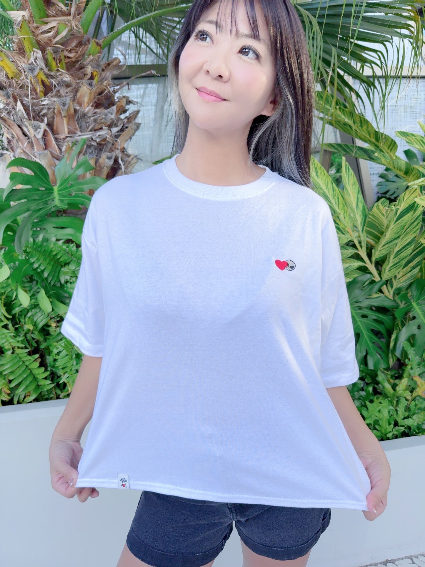 UNIVERSTAR オリジナルTシャツ 宇宙人ハート刺繍（ショート丈） (レディース)