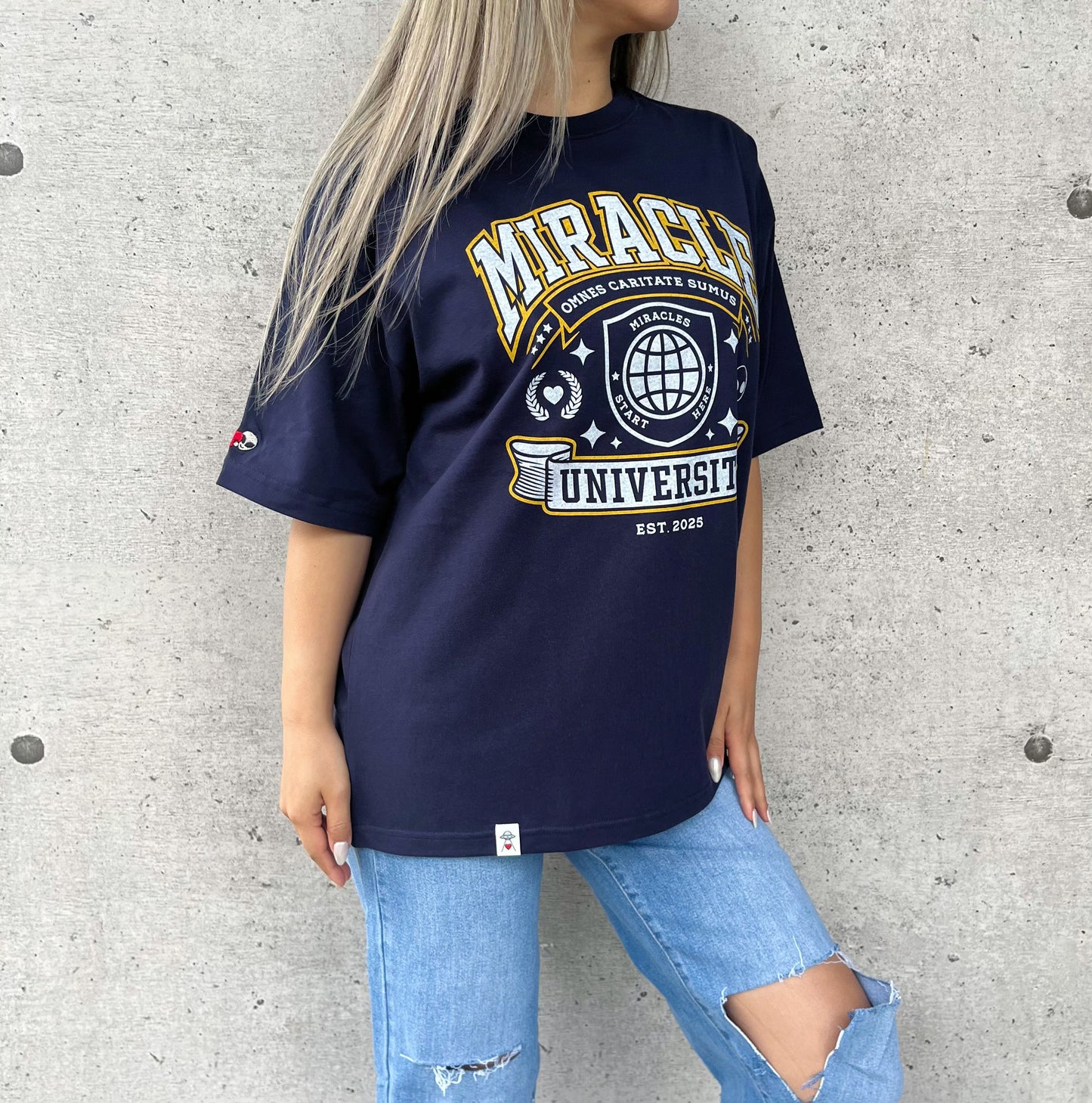 MIRACLE UNIVERSITY ロゴプリントTシャツ （ロング丈）(メンズ)